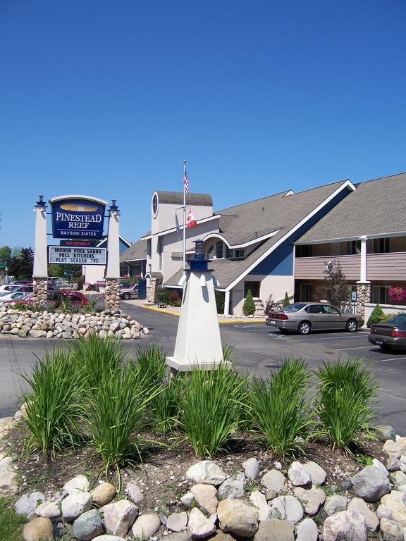 Pinestead Reef Resort Traverse Stadt Exterior foto