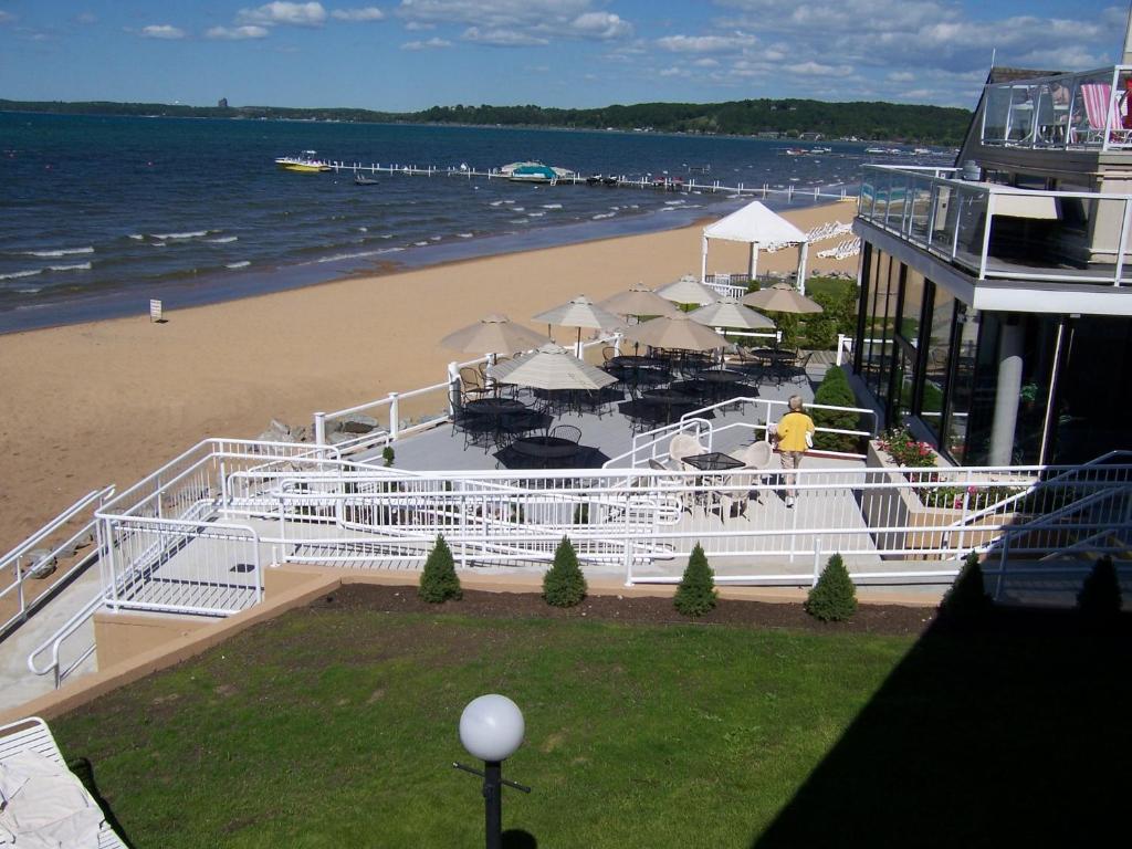 Pinestead Reef Resort Traverse Stadt Exterior foto
