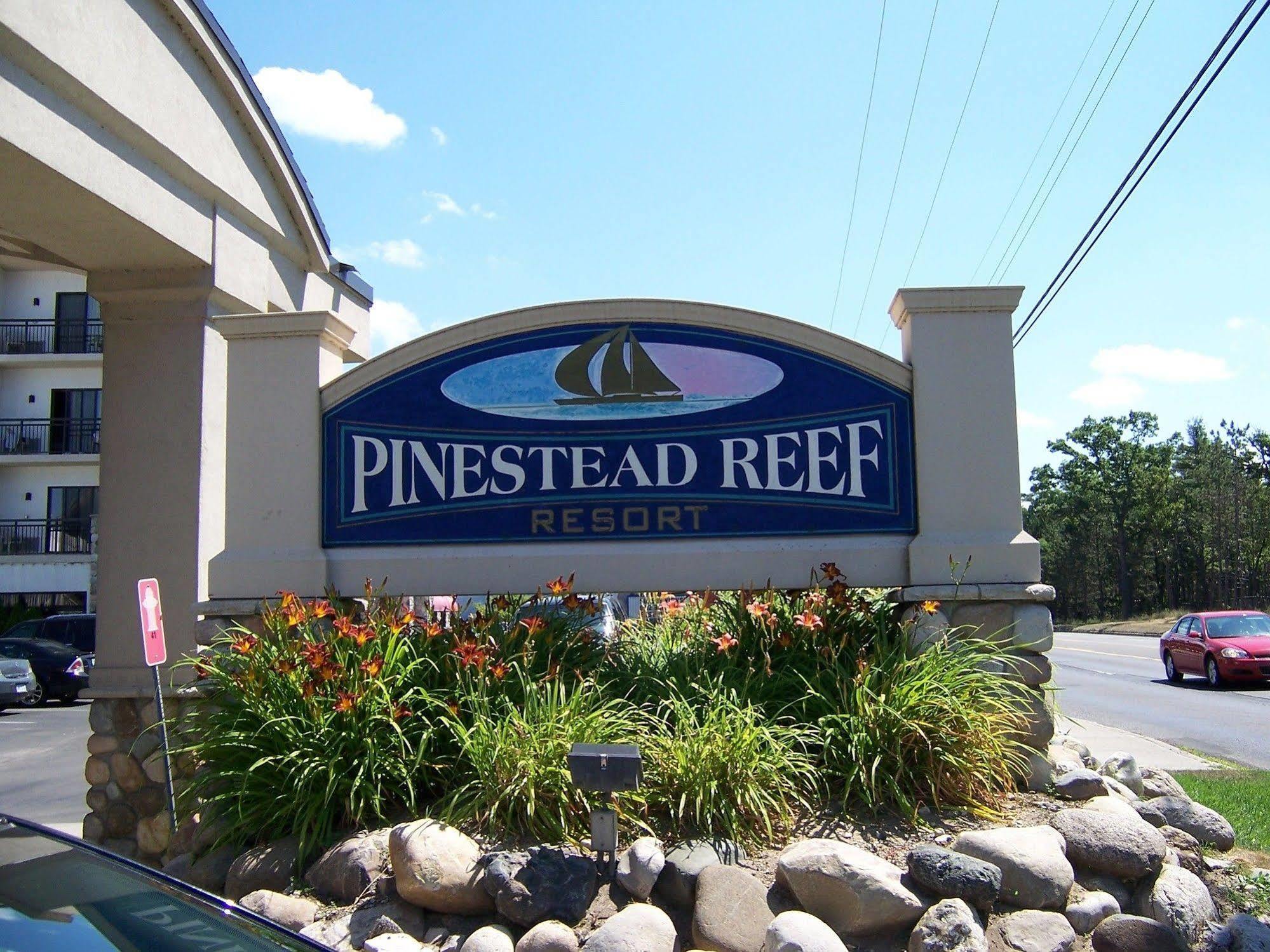 Pinestead Reef Resort Traverse Stadt Exterior foto